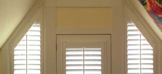 Slanted windows outside a door.